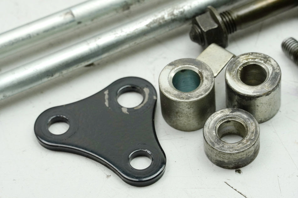 HONDA NTV 650 RC33 REVERE Soporte Motor Eje Tornillos Perno Viga Soporte