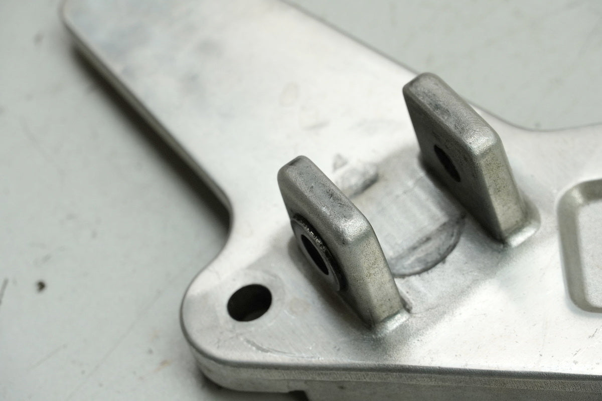 HONDA NTV 650 RC33 REVERE Placa reposapiés delantera derecha Soporte reposapiés