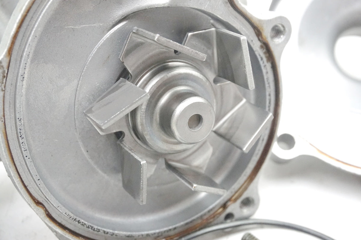 YAMAHA YZF R1 RN01 RN04 Wasserpumpe Water Pump 98-01