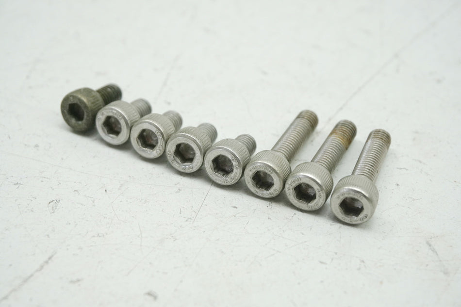 YAMAHA YZF R1 RN01 RN04 Schrauben Tankdeckel 98-01