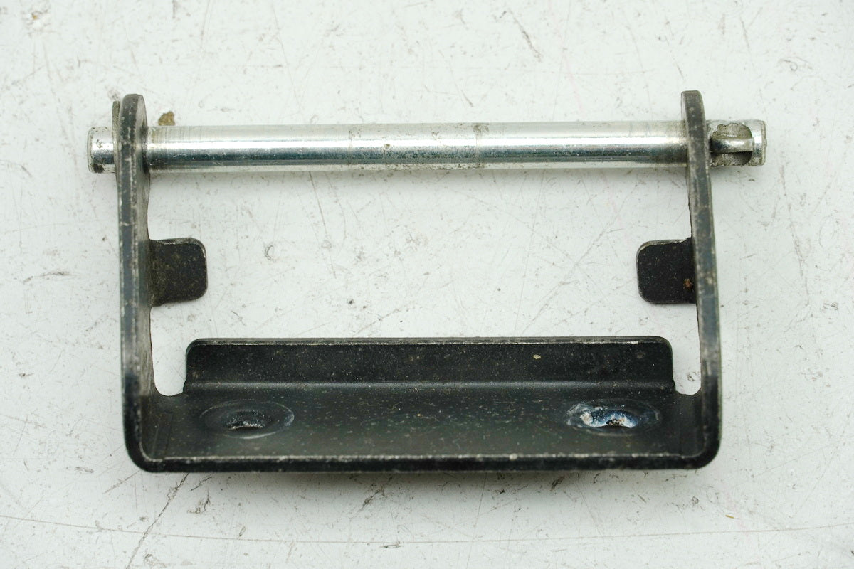 HONDA SH 125 JF23 Seat Hinge Bracket Seat Screw Retainer Plate