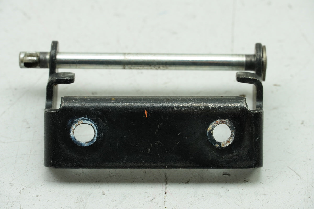 HONDA SH 125 JF23 Seat Hinge Bracket Seat Screw Retainer Plate
