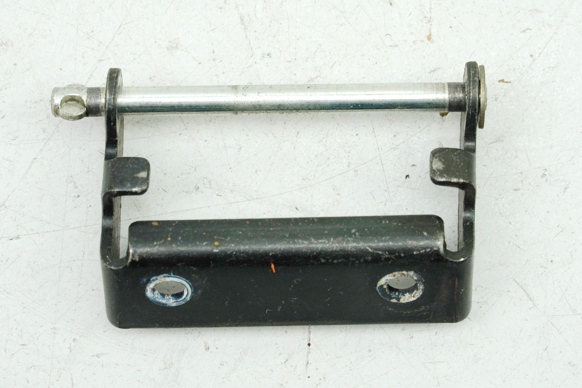 HONDA SH 125 JF23 Seat Hinge Bracket Seat Screw Retainer Plate