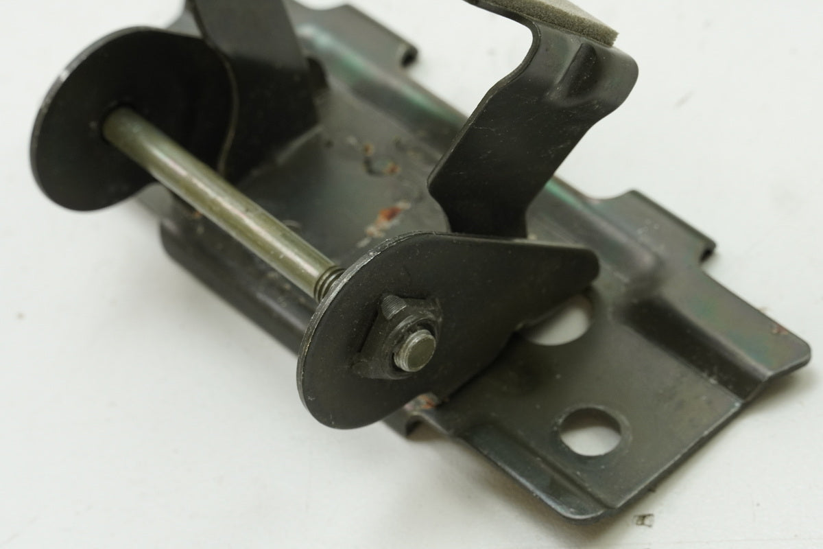 SUZUKI SV 650 AV Halterung Tank Tankhalter Aufnahme Kraftstofftank Träger 99-02