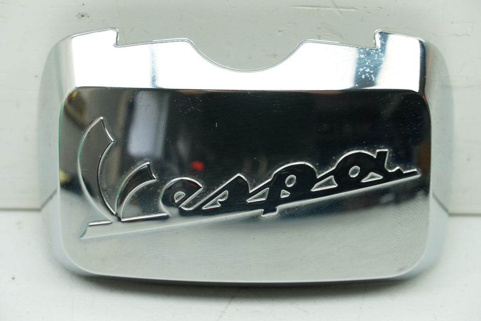 VESPA LX 50 2 ZAPC38101 Cubierta emblema adorno en la parte trasera Tapa embellecedora