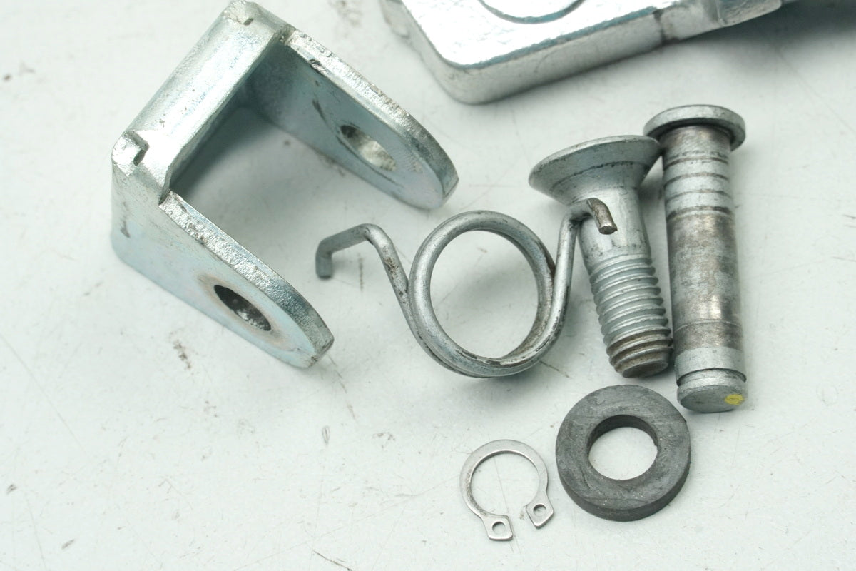 APRILIA RS 125 RS4 ZD4TW Fußraste vorn Fahrer rechts original Halter