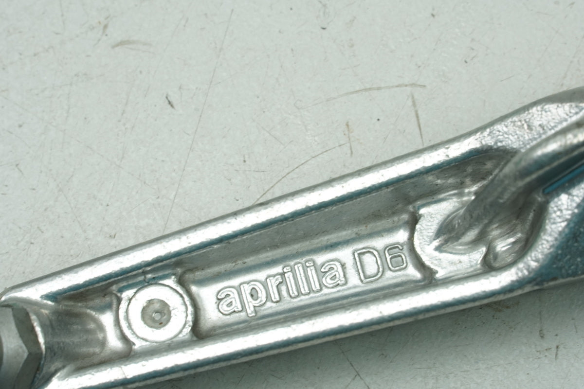 APRILIA RS 125 RS4 ZD4TW Fußraste vorn Fahrer rechts original Halter
