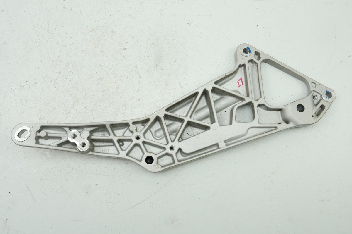 YAMAHA GTS 1000 4BH Footrest Plate Left Holder Footrest Carrier