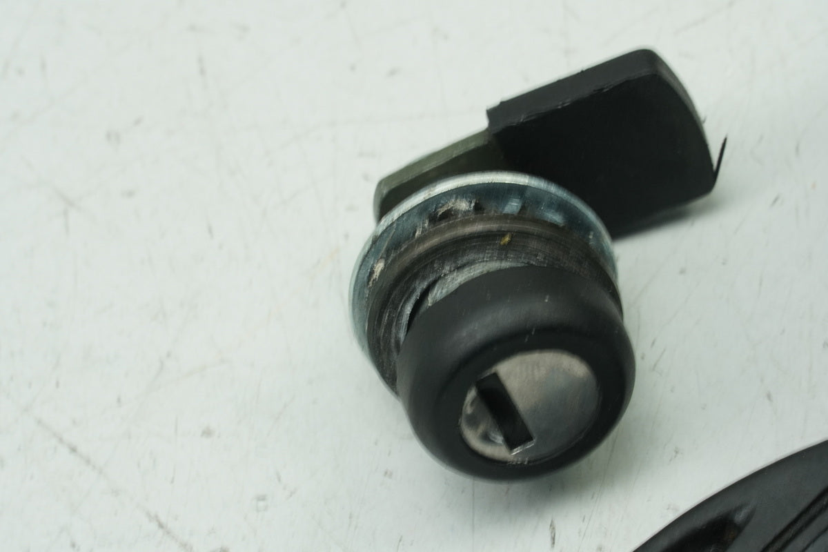 APRILIA RS 125 RS4 ZD4TW Tankdeckel Tankschloß 1 Schlüssel Schloß Sitz