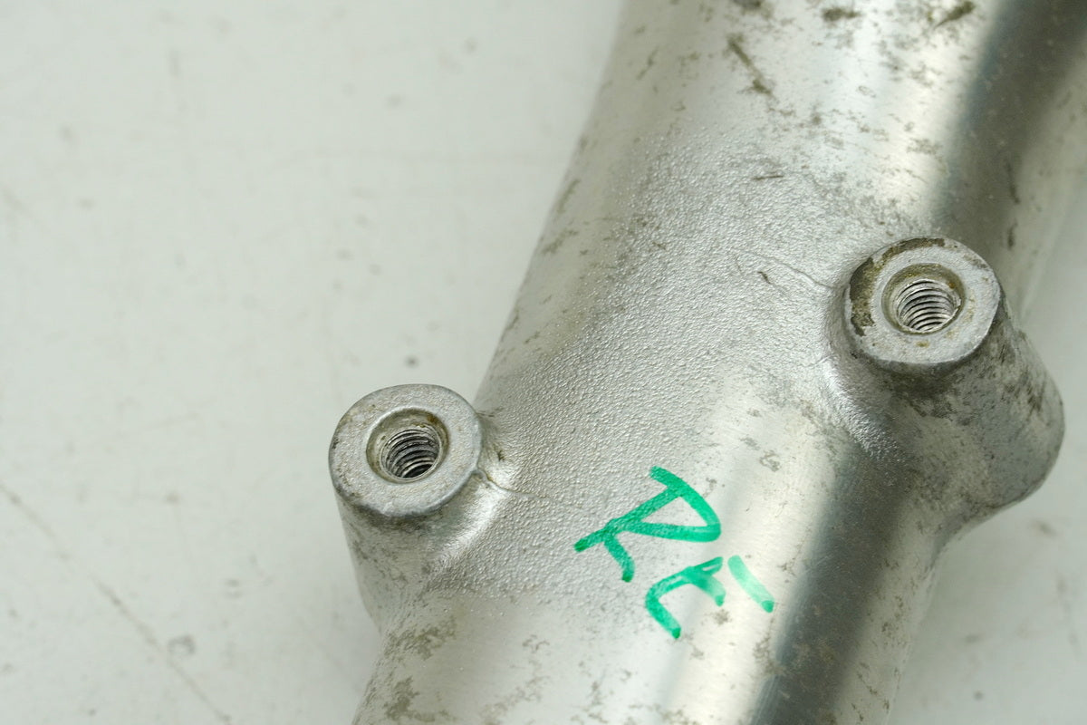 HONDA CB 250 G CB250G Tauchrohr rechts Gabelfuß (für Gabel Standrohr Holm) 74-77