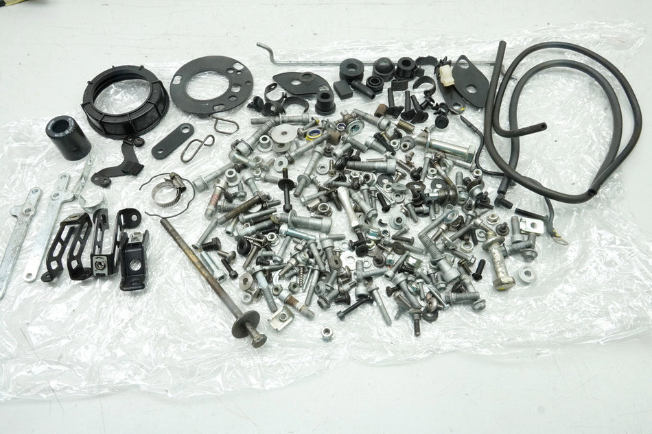 APRILIA RS 125 RS4 ZD4TW Schrauben Muttern Halter Kleinteile für Rahmen Fahrwerk