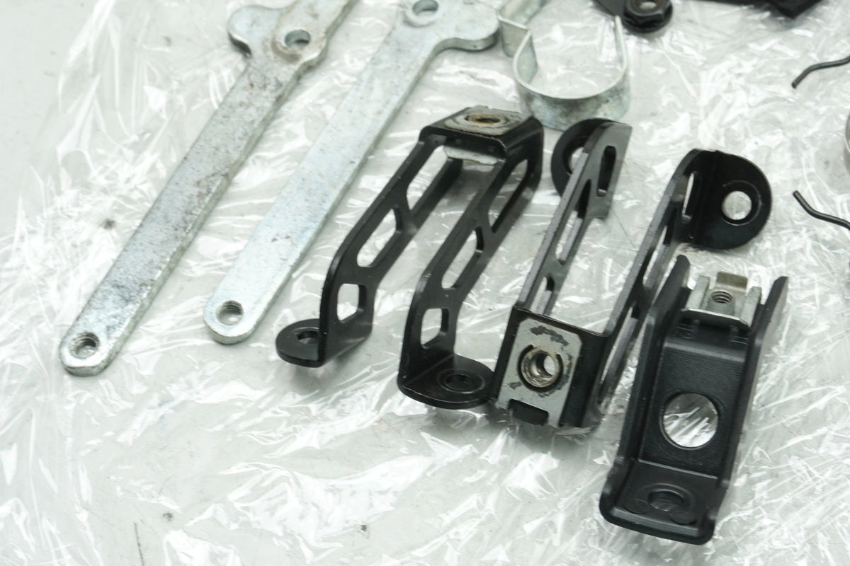 APRILIA RS 125 RS4 ZD4TW Tornillos Tuercas Soportes Pequeñas piezas para chasis bastidor