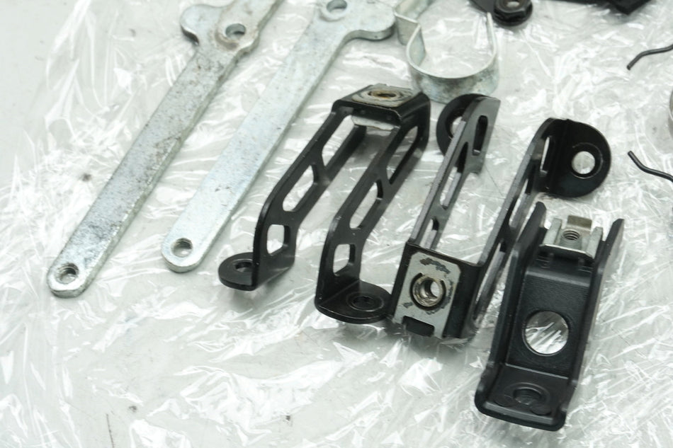 APRILIA RS 125 RS4 ZD4TW Schrauben Muttern Halter Kleinteile für Rahmen Fahrwerk