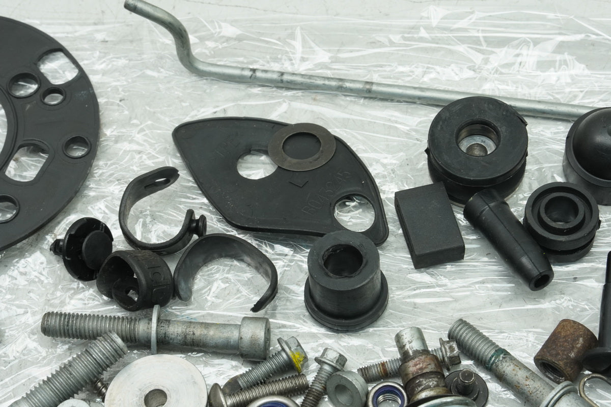 APRILIA RS 125 RS4 ZD4TW Tornillos Tuercas Soportes Pequeñas piezas para chasis bastidor