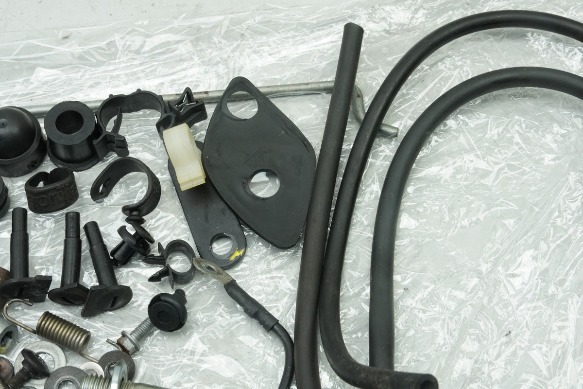 APRILIA RS 125 RS4 ZD4TW Tornillos Tuercas Soportes Pequeñas piezas para chasis bastidor