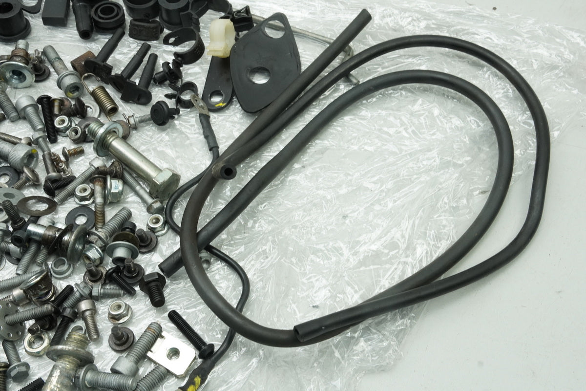 APRILIA RS 125 RS4 ZD4TW Tornillos Tuercas Soportes Pequeñas piezas para chasis bastidor