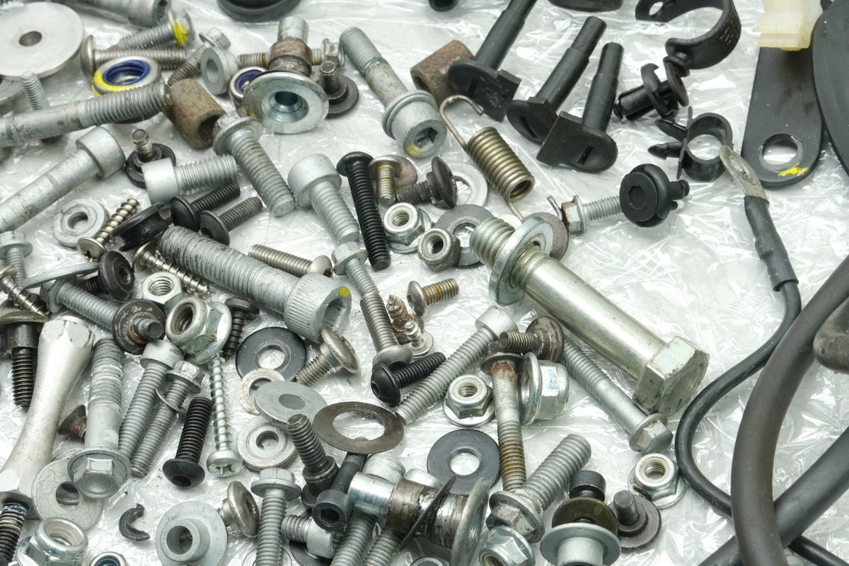APRILIA RS 125 RS4 ZD4TW Tornillos Tuercas Soportes Pequeñas piezas para chasis bastidor