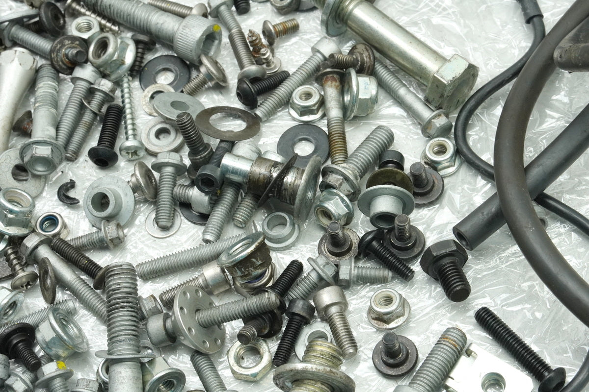 APRILIA RS 125 RS4 ZD4TW Tornillos Tuercas Soportes Pequeñas piezas para chasis bastidor