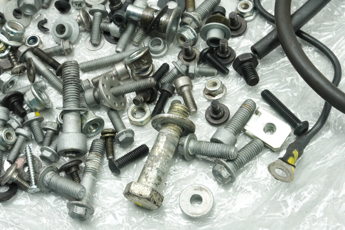 APRILIA RS 125 RS4 ZD4TW Tornillos Tuercas Soportes Pequeñas piezas para chasis bastidor