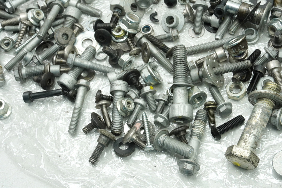 APRILIA RS 125 RS4 ZD4TW Tornillos Tuercas Soportes Pequeñas piezas para chasis bastidor