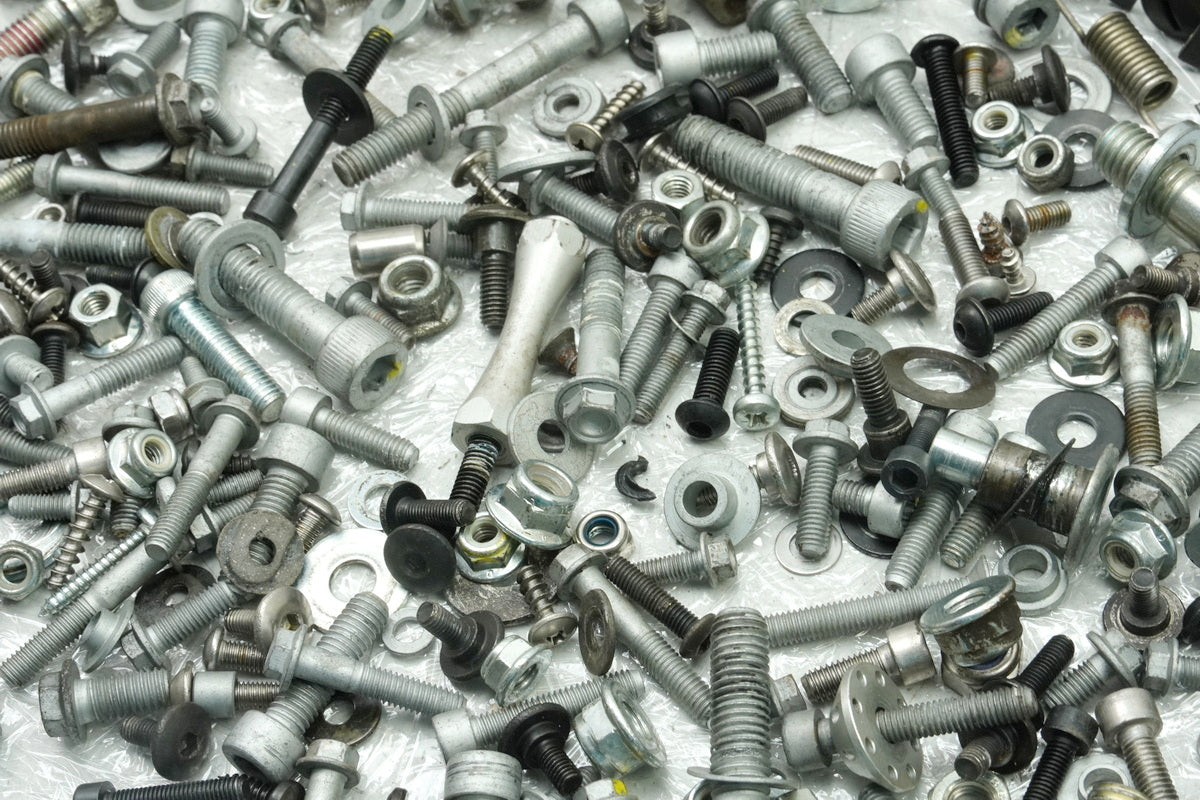 APRILIA RS 125 RS4 ZD4TW Tornillos Tuercas Soportes Pequeñas piezas para chasis bastidor