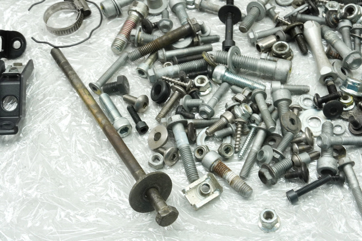 APRILIA RS 125 RS4 ZD4TW Tornillos Tuercas Soportes Pequeñas piezas para chasis bastidor