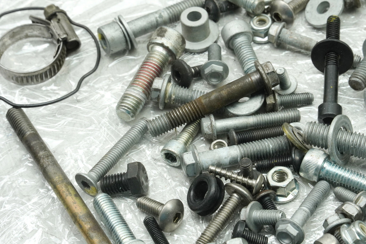 APRILIA RS 125 RS4 ZD4TW Tornillos Tuercas Soportes Pequeñas piezas para chasis bastidor