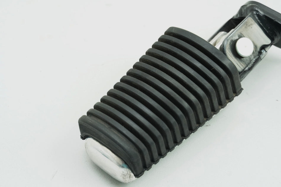 YAMAHA XVS 125 VE01 DRAGSTAR Estribera de conductor derecha, soporte para estriberas