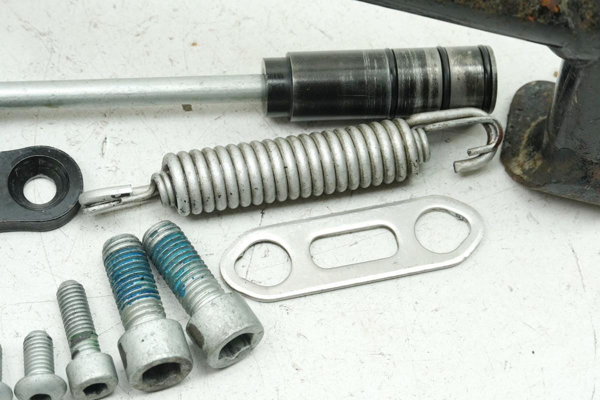 BMW R 1150 R R21 Hauptständer Ständer Halter Feder Bolzen Schraube (für Rahmen)