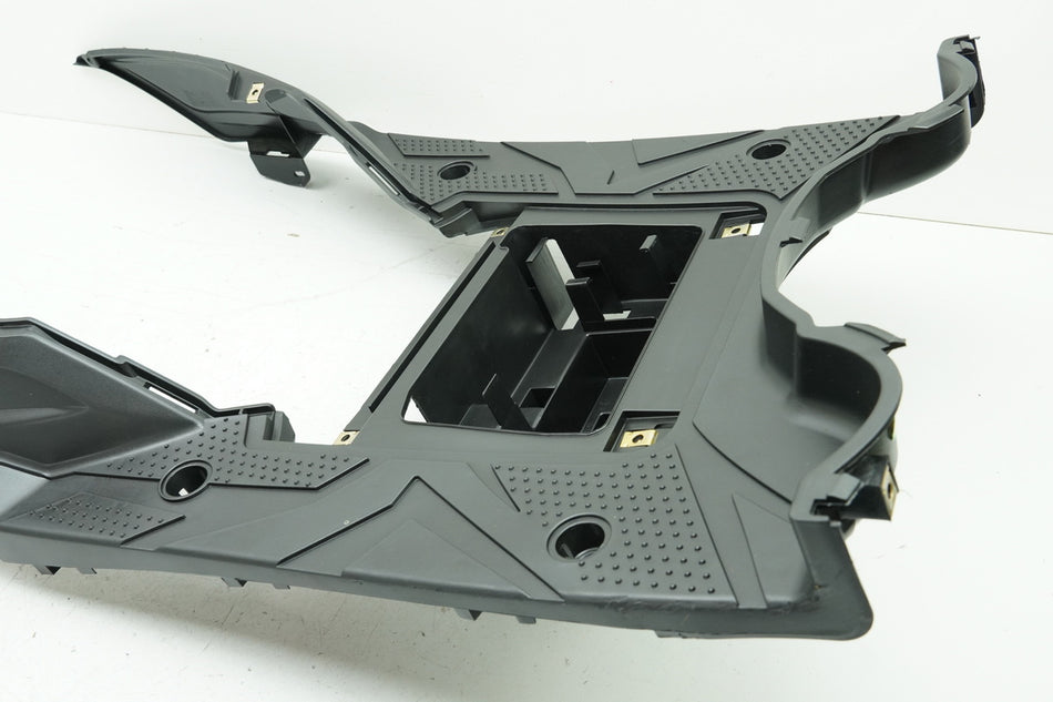SYM Jet 4 50 AD05W8 Verkleidung Fußraum Trittbrett Abdeckung Cover NUR 781 km
