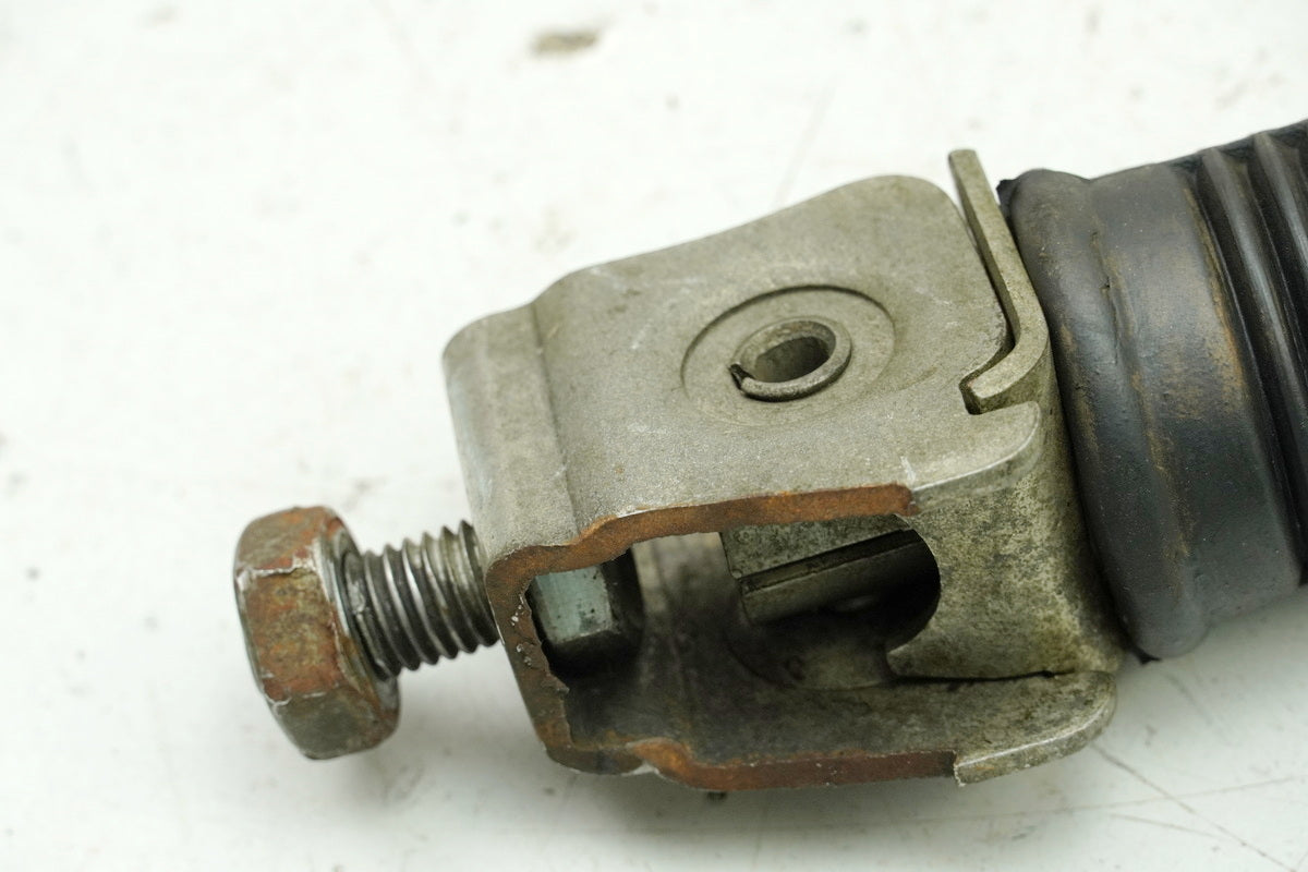 HONDA CB 250 G CB250G Fußraste Sozius links hinten Halterung Gelenk Gummi 74-77