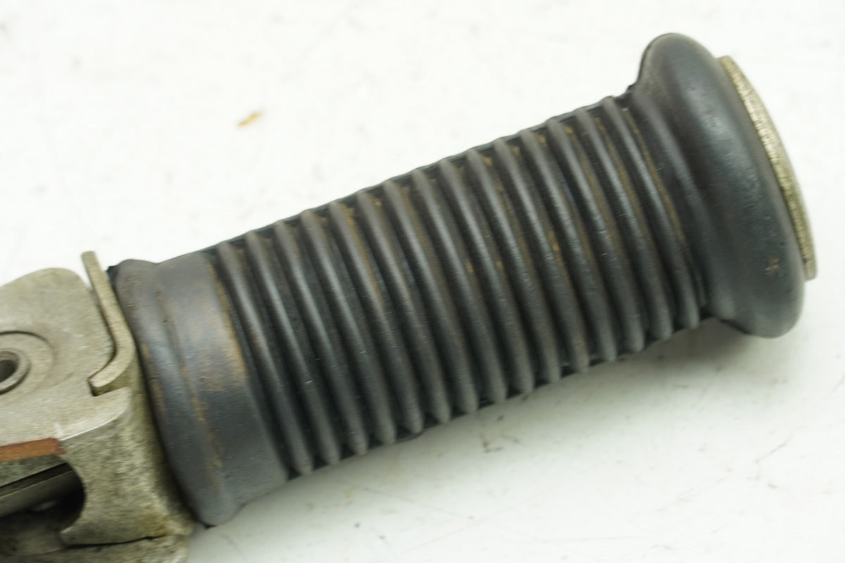 HONDA CB 250 G CB250G Fußraste Sozius links hinten Halterung Gelenk Gummi 74-77