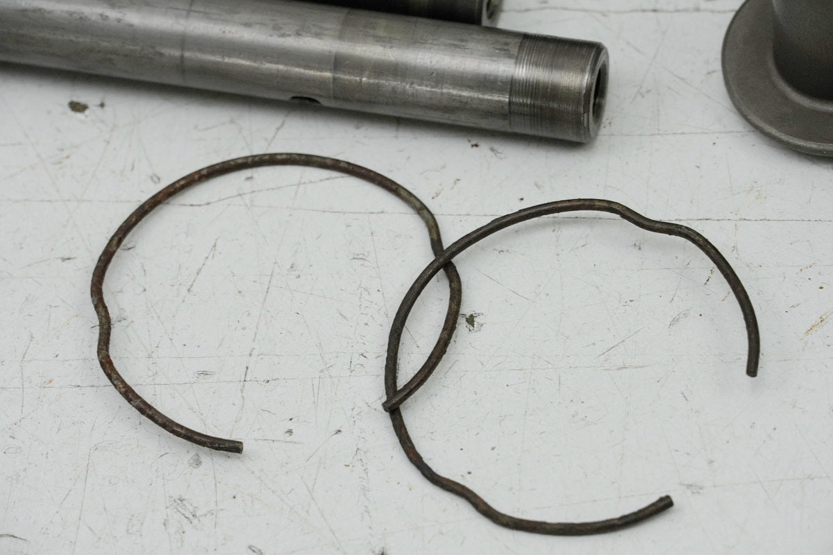 HONDA CB 250 G CB250G Gabel Innenteile Dämpfer Feder Kartusche Hülse 74-77