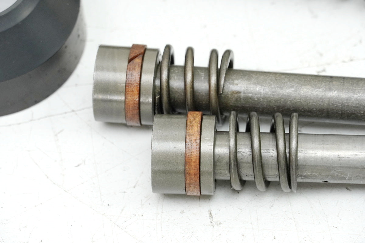 HONDA CB 250 G CB250G Gabel Innenteile Dämpfer Feder Kartusche Hülse 74-77
