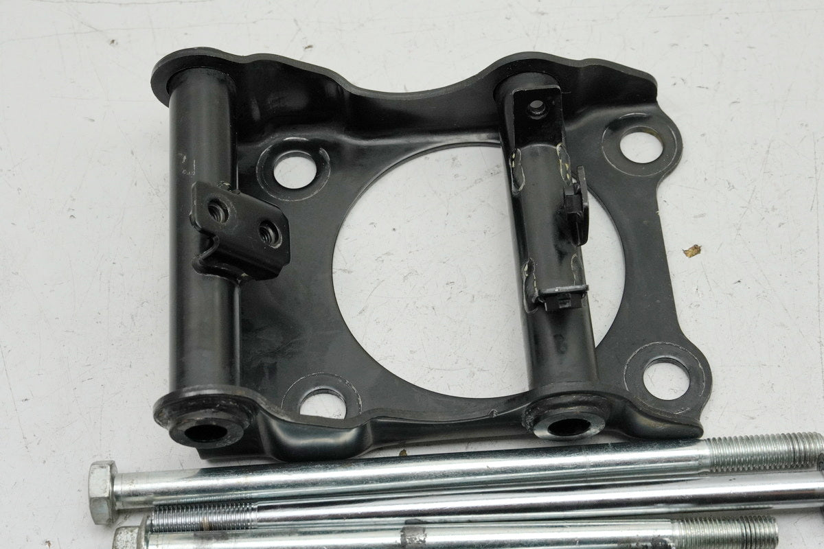 YAMAHA XV 750 4PW VIRAGO Bracket Engine Bolts Axle Engine Mount Support