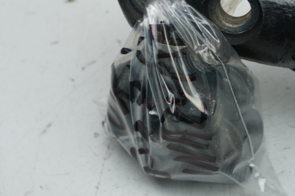 SUZUKI GSX 750 AE INAZUMA Rahmen Unterzug Hilfsrahmen Schrauben