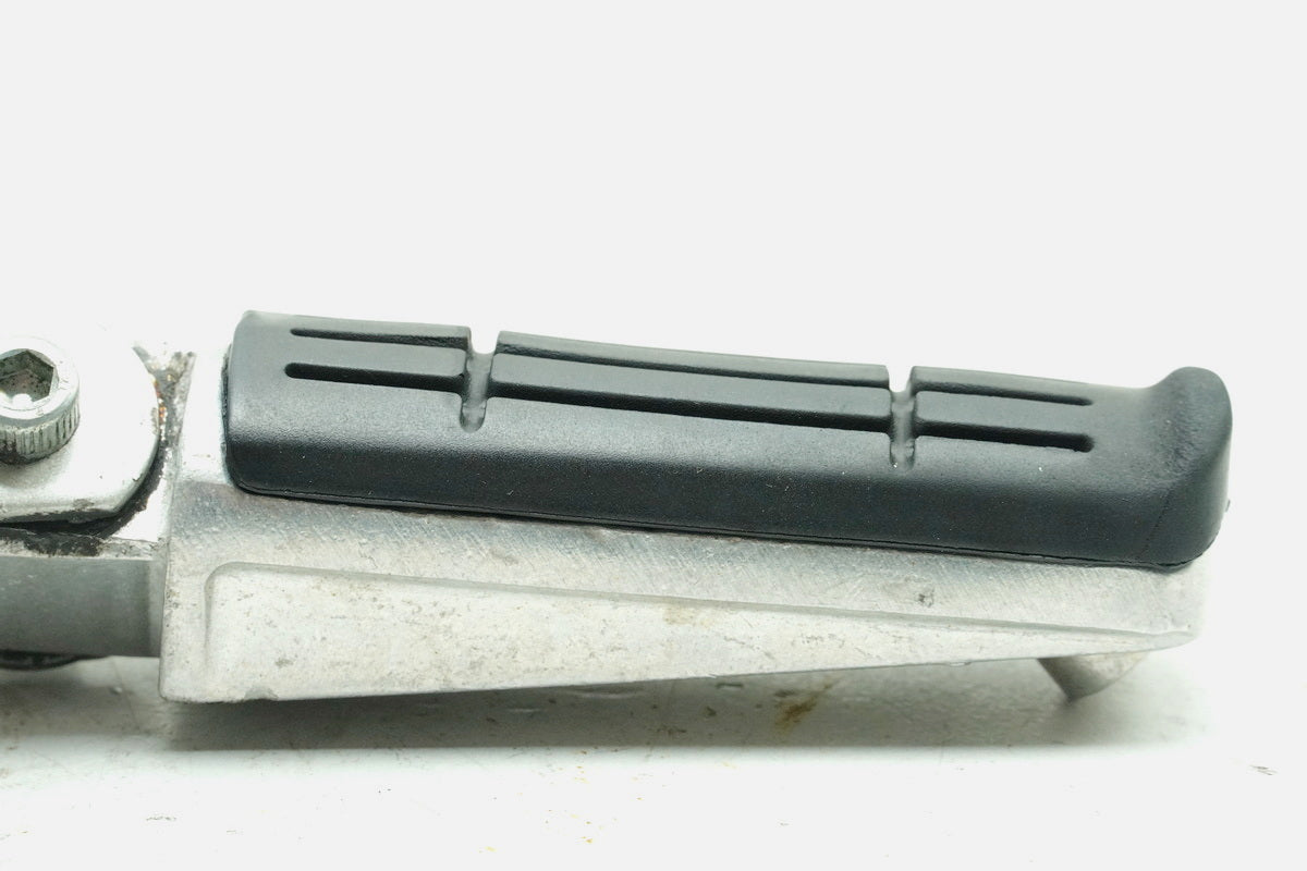 YAMAHA GTS 1000 4BH Passenger Footrest Left Holder Footrest System