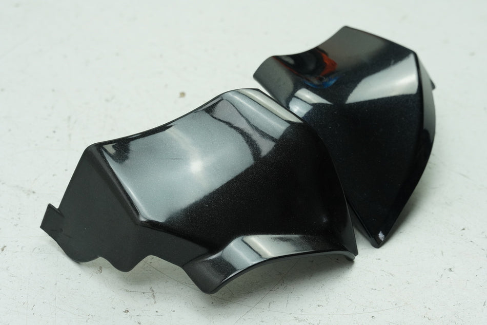 VESPA LX 50 2 ZAPC38101 Tapa embellecedor trasero estribo cubrecarenado