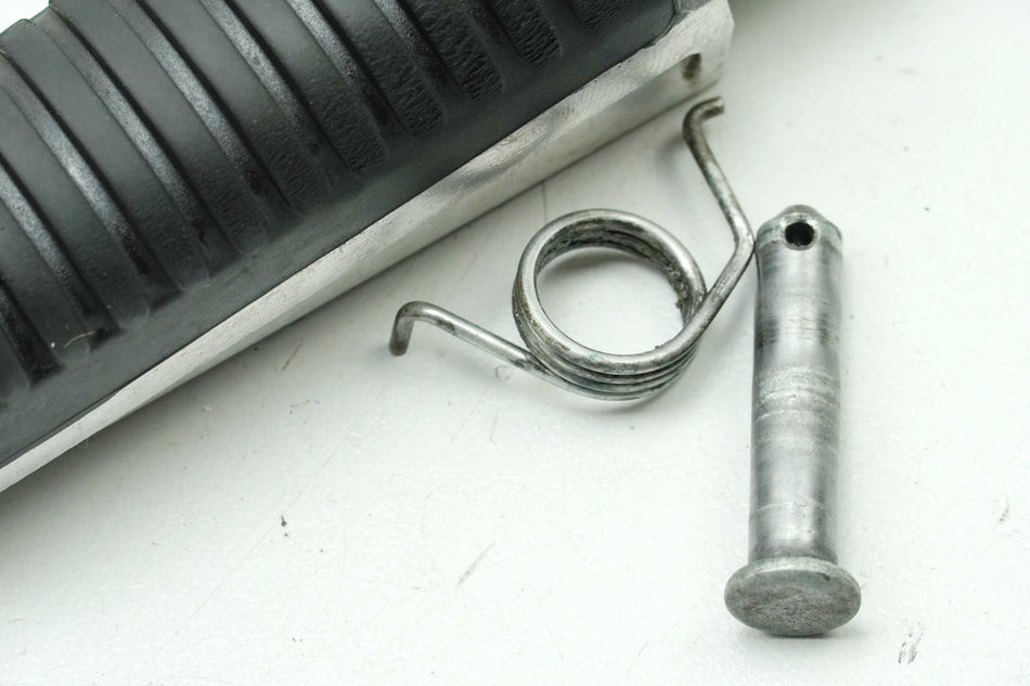 YAMAHA TDM 900 RN08 estribera delantera izquierda del conductor original (para placa de estribera)