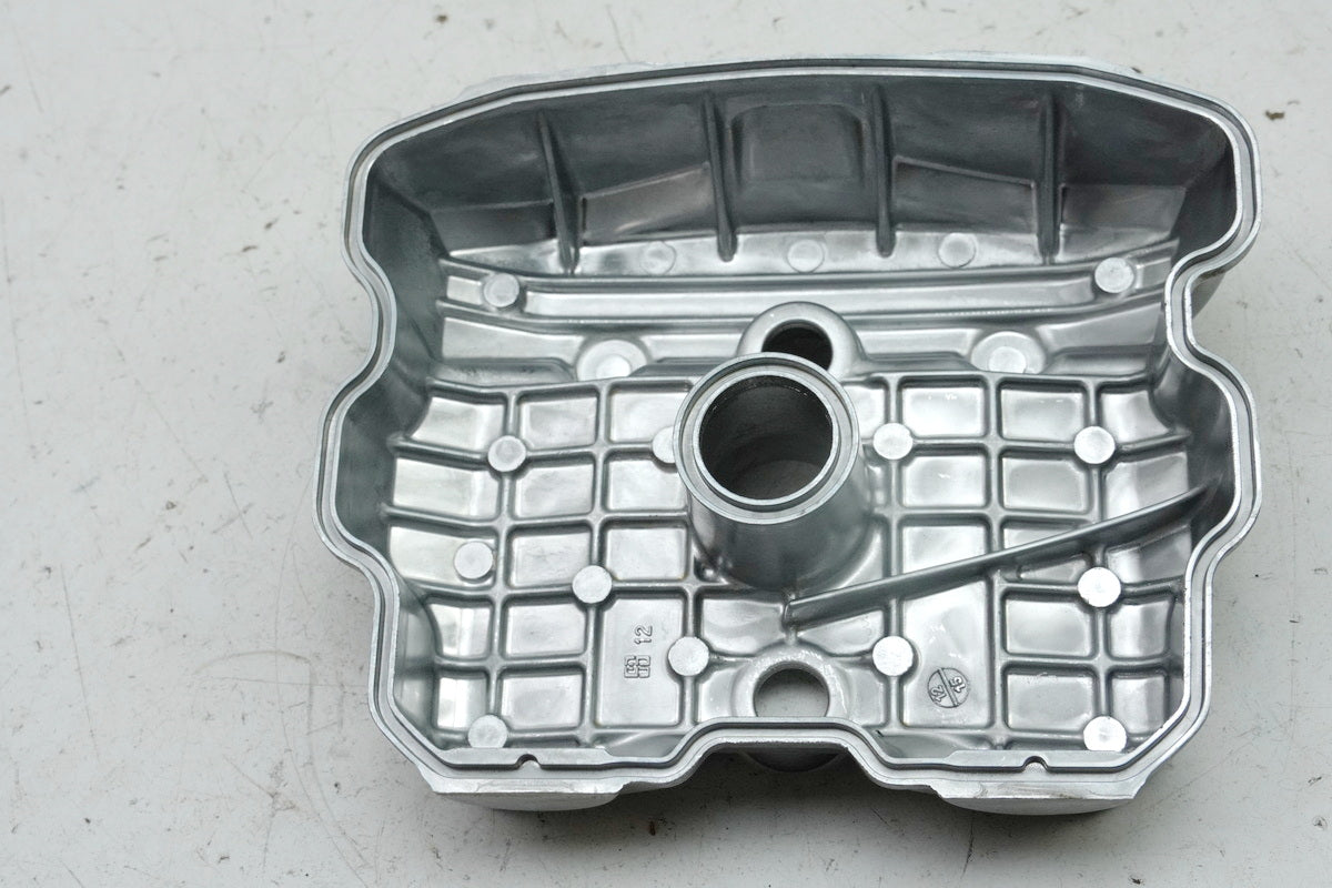 HONDA CB 125 R JC91 Valve Cover Original Engine Cover Cylinder Head