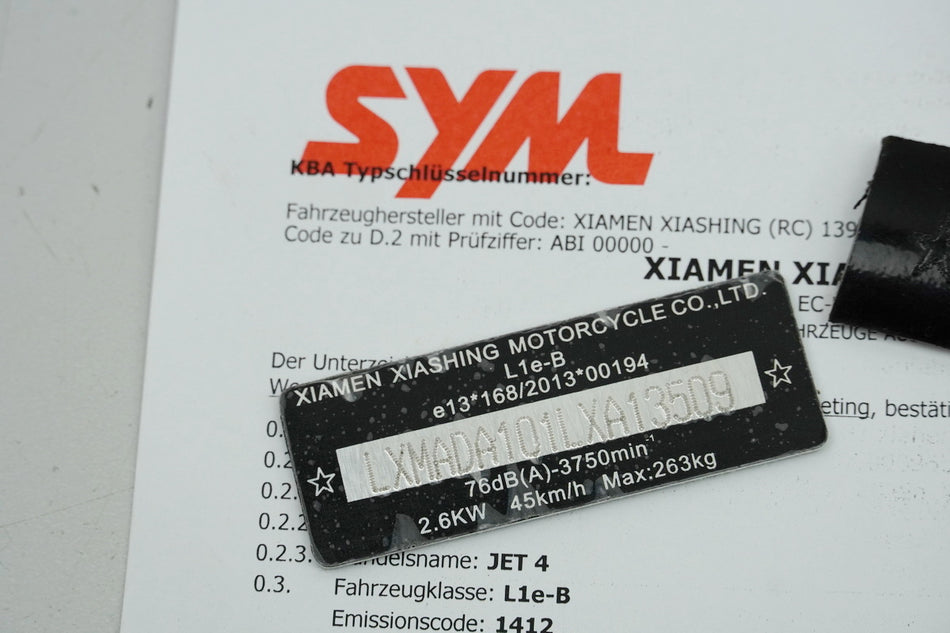 SYM Jet 4 50 AD05W8 Chasis y documento COC Placa de identificación de la pipa de dirección