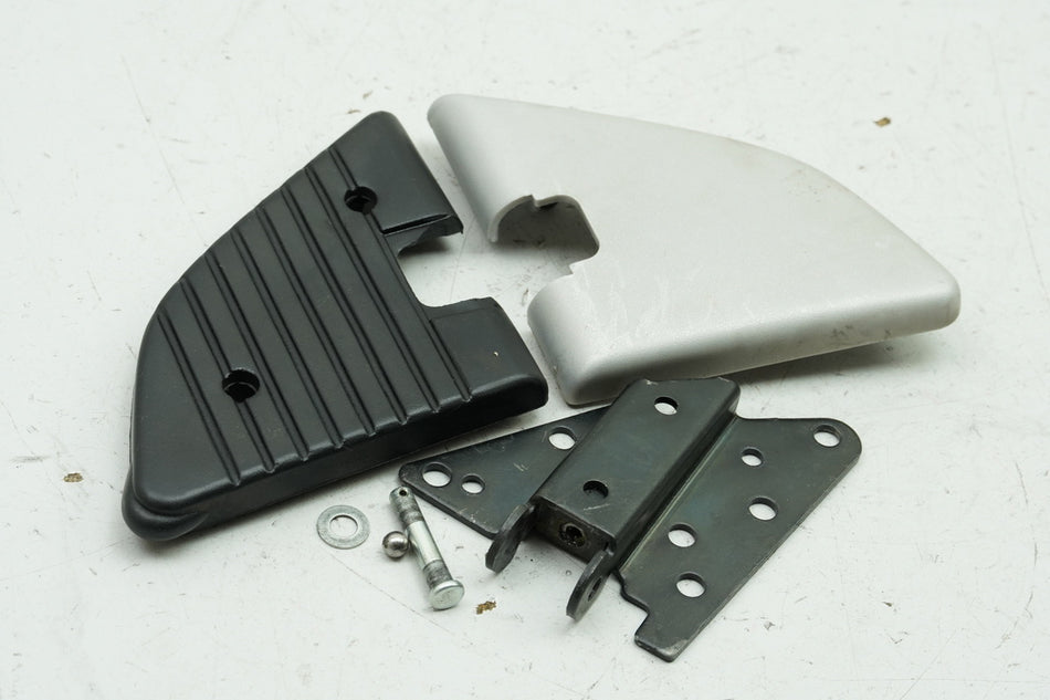 HONDA SH 125 JF23 Fußraste Sozius links Halter Halteplatte Gummi