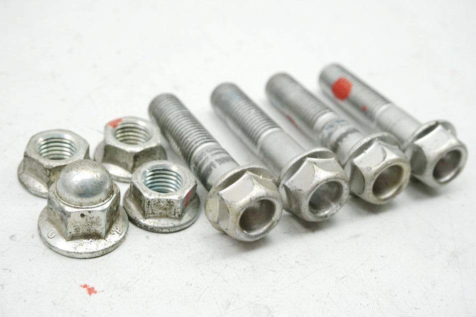 HONDA CBR 600 PC35 Schrauben Heckrahmen Muttern (für Rahmen Hilfsrahmen)