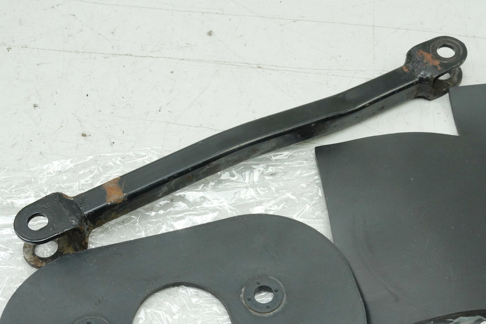 SUZUKI GSX 750 AE INAZUMA Schrauben Kleinteile Halter Muttern (für Rahmen)