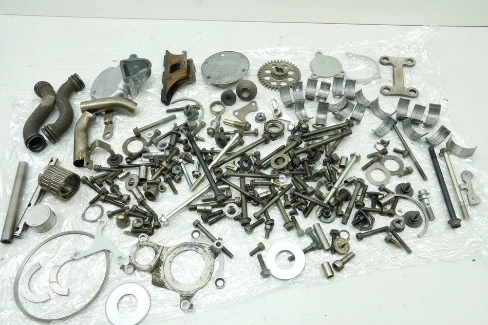 SUZUKI GSX 750 AE INAZUMA Schrauben Kleinteile Lager Muttern (für Motor Deckel)