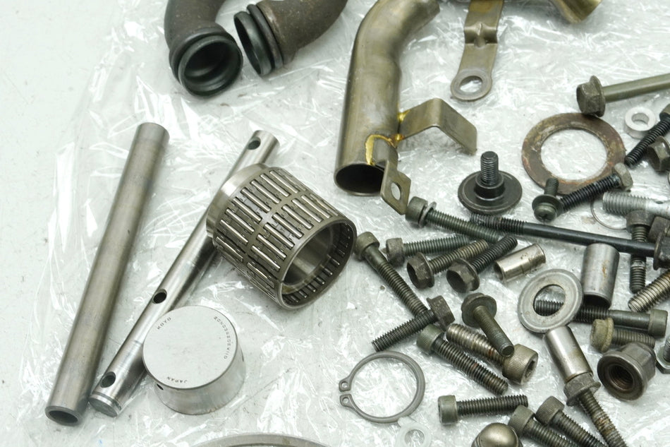 SUZUKI GSX 750 AE INAZUMA Schrauben Kleinteile Lager Muttern (für Motor Deckel)