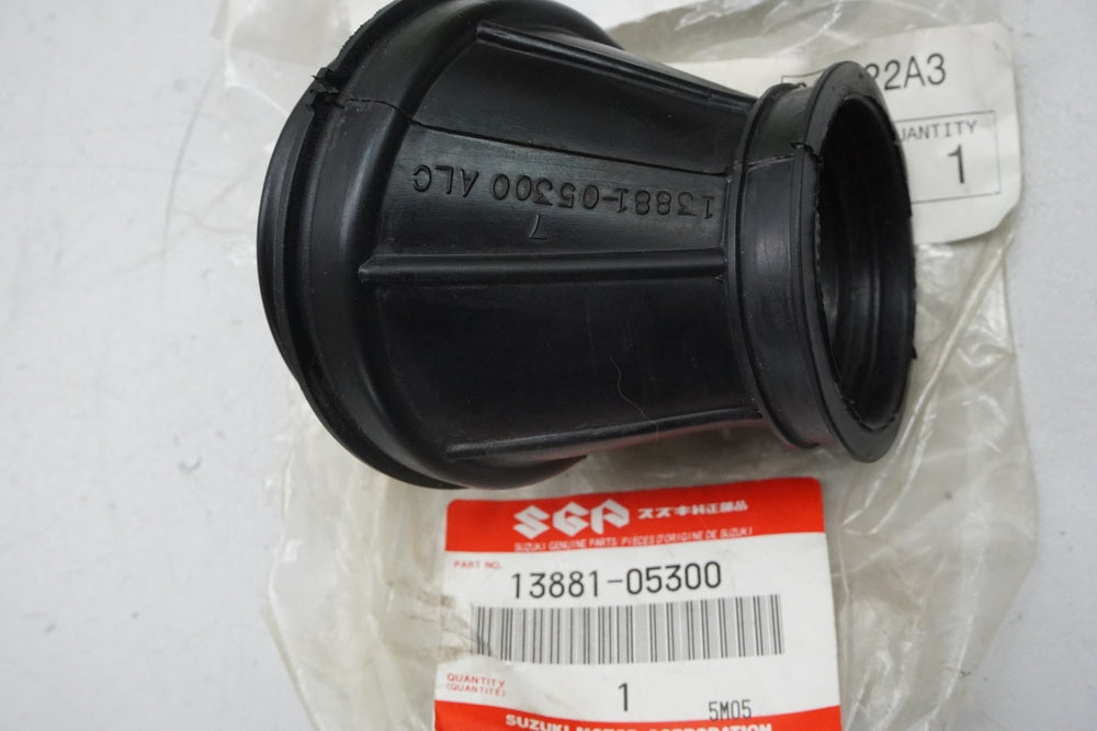 Suzuki Ansaugstutzen Ansauggummi Vergaser original 13881-05300 GN125 GS125 - NEU