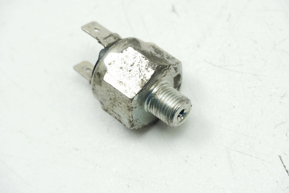 MOTO GUZZI California 1100 EV (KD) Interruptor de luz de freno trasero (para cilindro de freno)