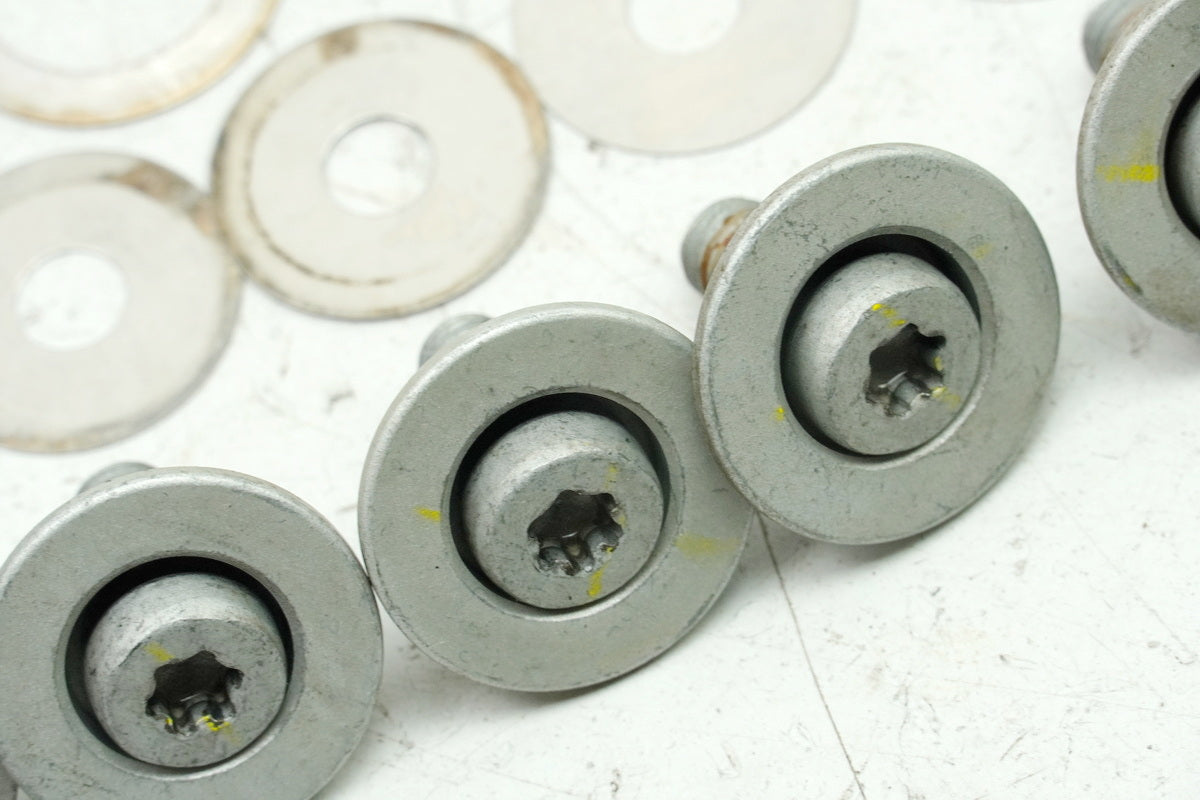 HONDA CB 125 R JC91 Schrauben für Bremsscheibe vorn & hinten (für Felge)