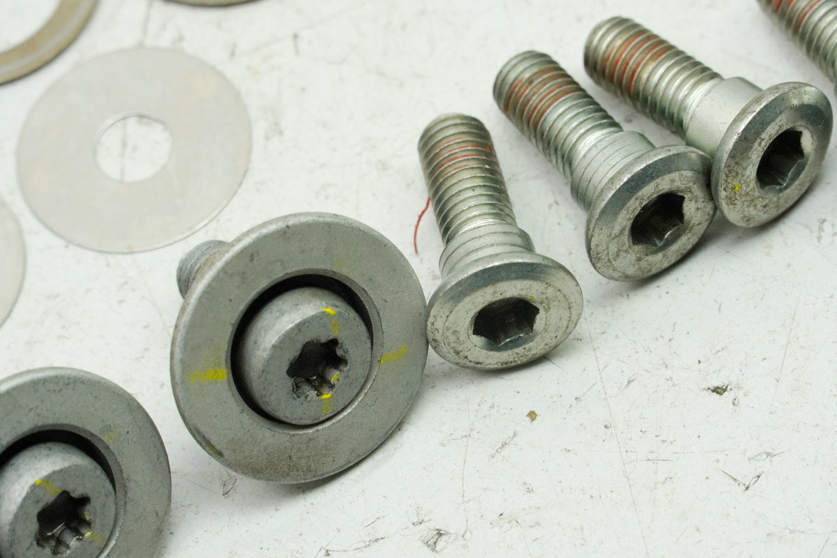 HONDA CB 125 R JC91 Schrauben für Bremsscheibe vorn & hinten (für Felge)